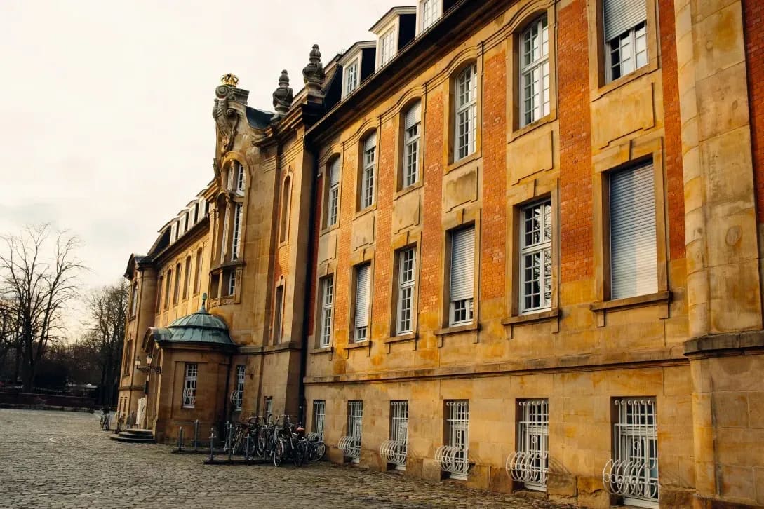 Sprachschule Aktiv 12